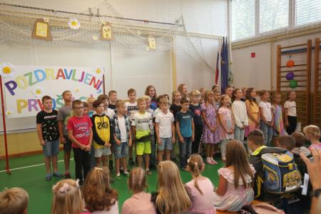 PRVI ŠOLSKI DAN SPREJEM PRVOOLČKOV BEGUNJE 08 FOTO LJUBO VUKELIČ